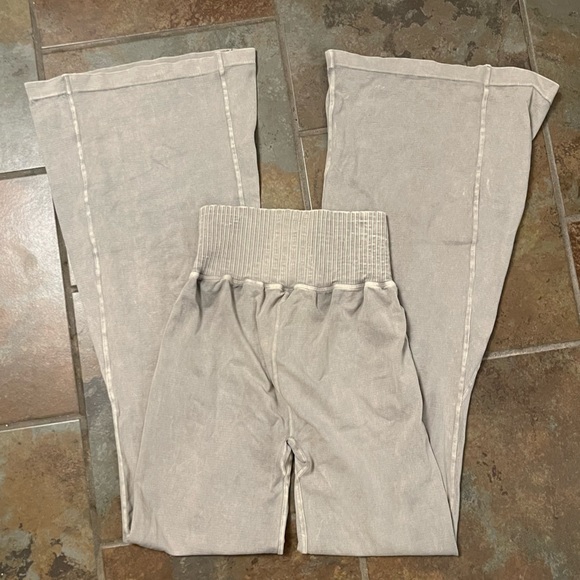 {NWOT} ✨️ FP Movement ✨️ Good Karma Flare Leggings XS - Picture 4 of 4